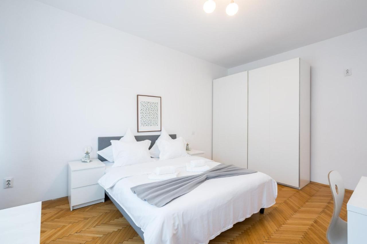 Aonia 2Bdr Apartment - P-Ta Romana View Boekarest Buitenkant foto