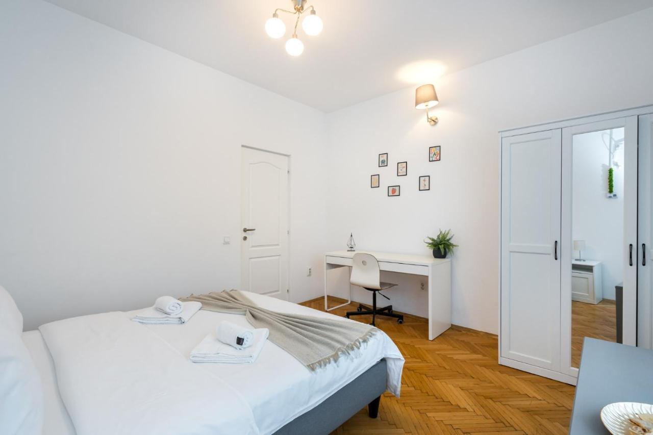 Aonia 2Bdr Apartment - P-Ta Romana View Boekarest Buitenkant foto